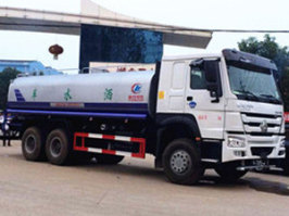 重汽豪沃18吨洒水车