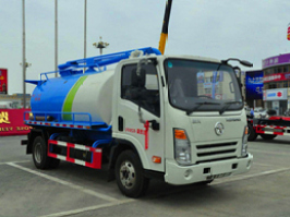 大运5方吸粪车