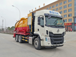 国六柳汽后双桥带副机清洗吸污车