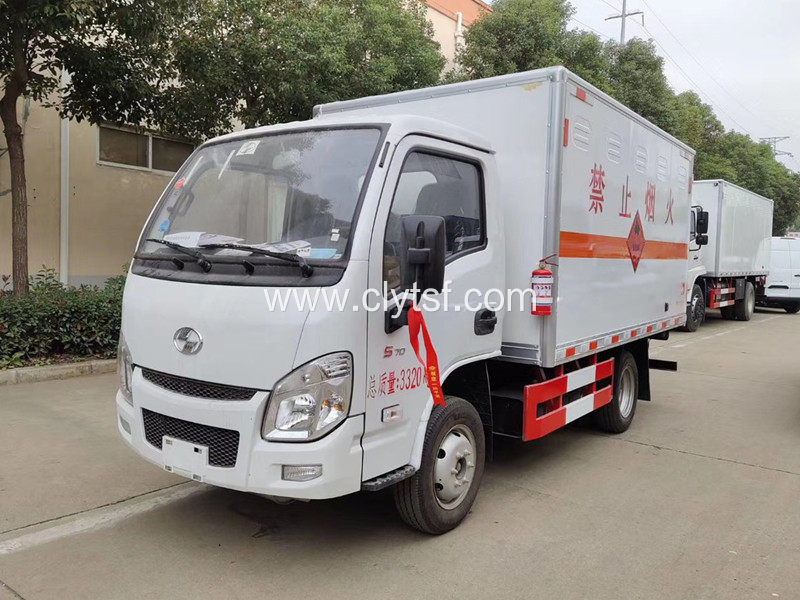 国六跃进小福星汽油厢式车