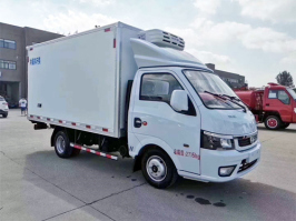国六东风途逸冷藏车