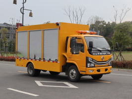 多利卡救险车